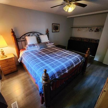 Entire 3 Bedroom House In Elliot Lake Exteriör bild