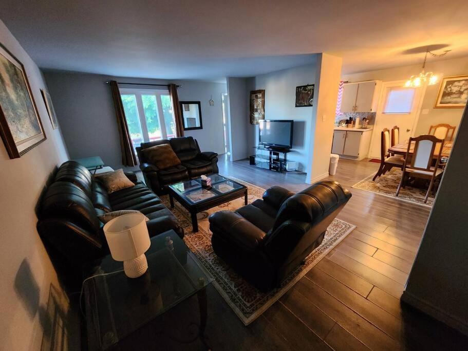 Entire 3 Bedroom House In Elliot Lake Exteriör bild